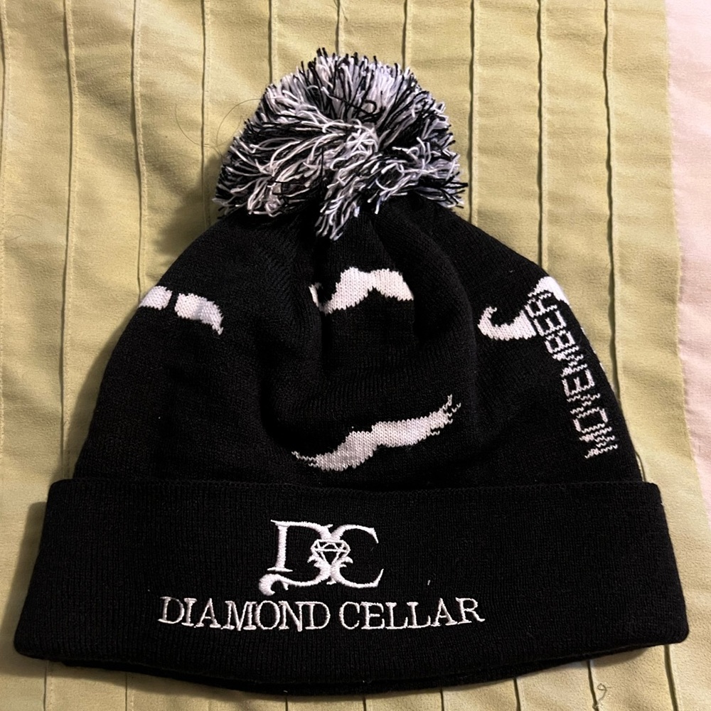 Men’s black beanie